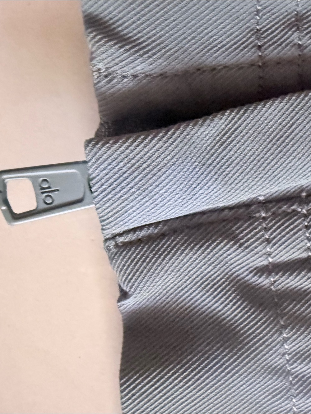 ALO Yoga Men's and Women Gray Cargo Pants with Ankle Zippers - Picture 3 of 12